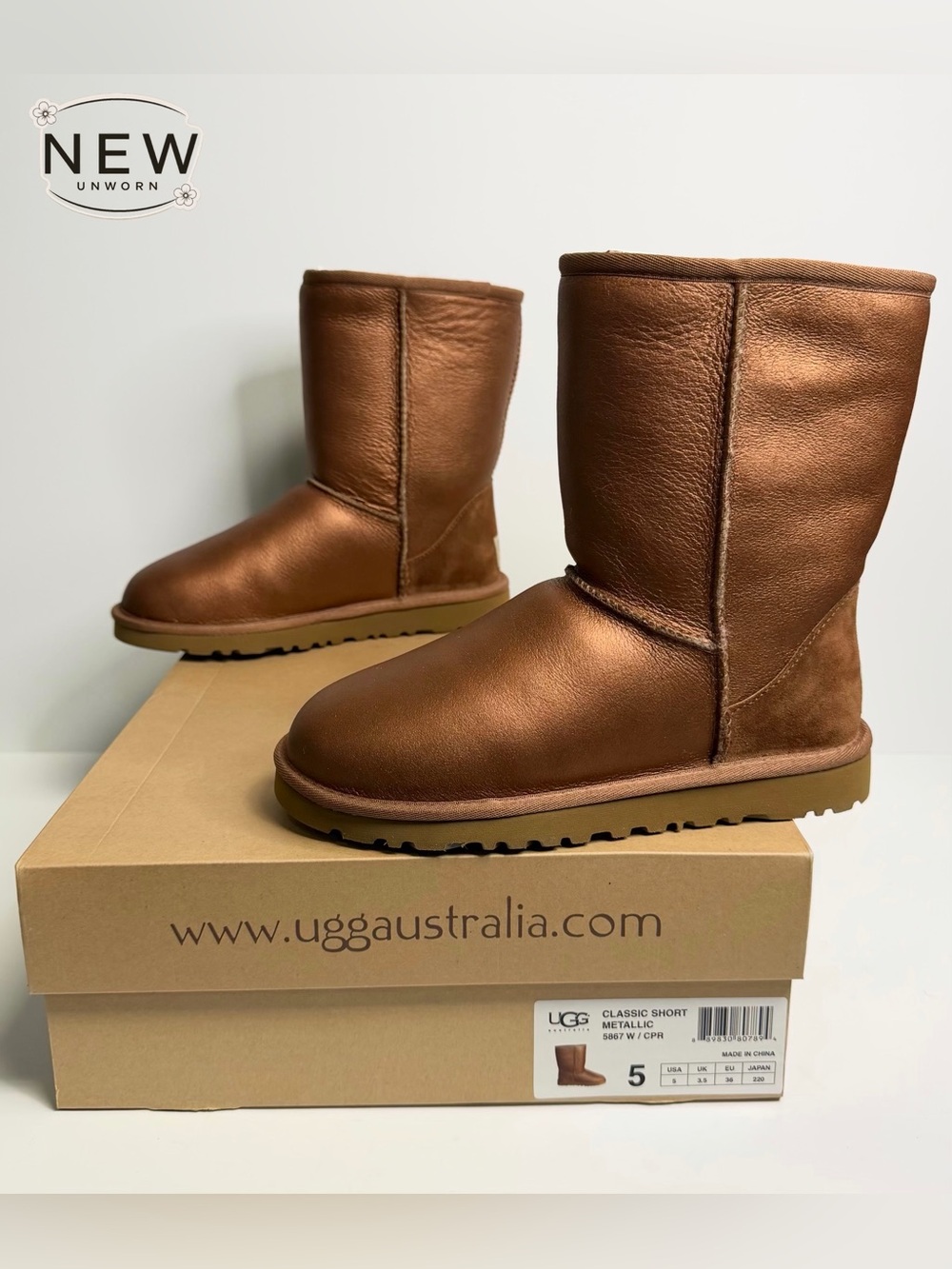 NEW UGG CLASSIC SHORT BOOT METALLIC COPPER Size 5M in original Box